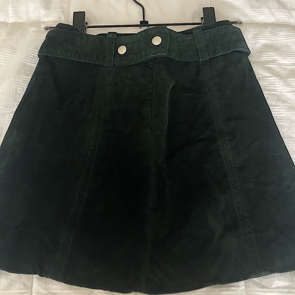 🪲 Zara Women Stunning Belted Green Suede Skirt 🪲 - Picture 2 of 12